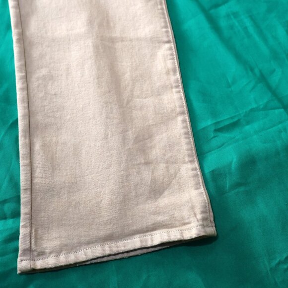 Guess Jeans - Picture 4 of 6